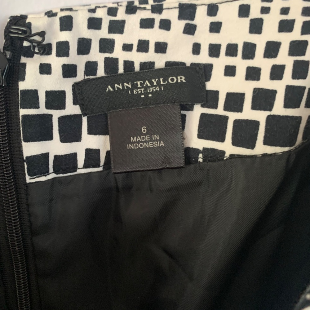 Black and white skirt - Picture 4 of 5